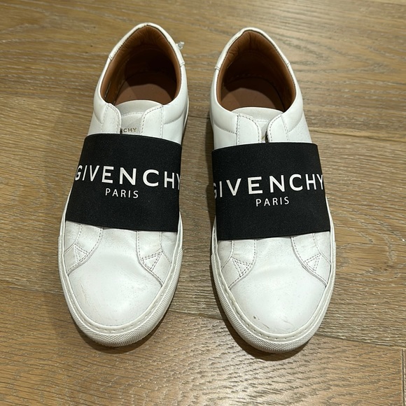 Givenchy Shoes - Givenchy Paris Low Sneakers
